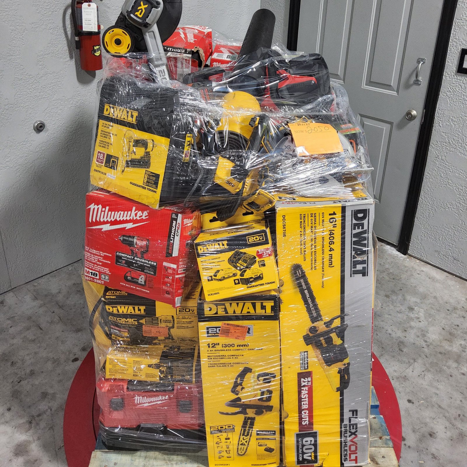 MILWAUKEE & DEWALT PALLET – LOT ID: 390125 100% Tested and Working (WITH BATTERIES AND CHARGERS) - Image 2