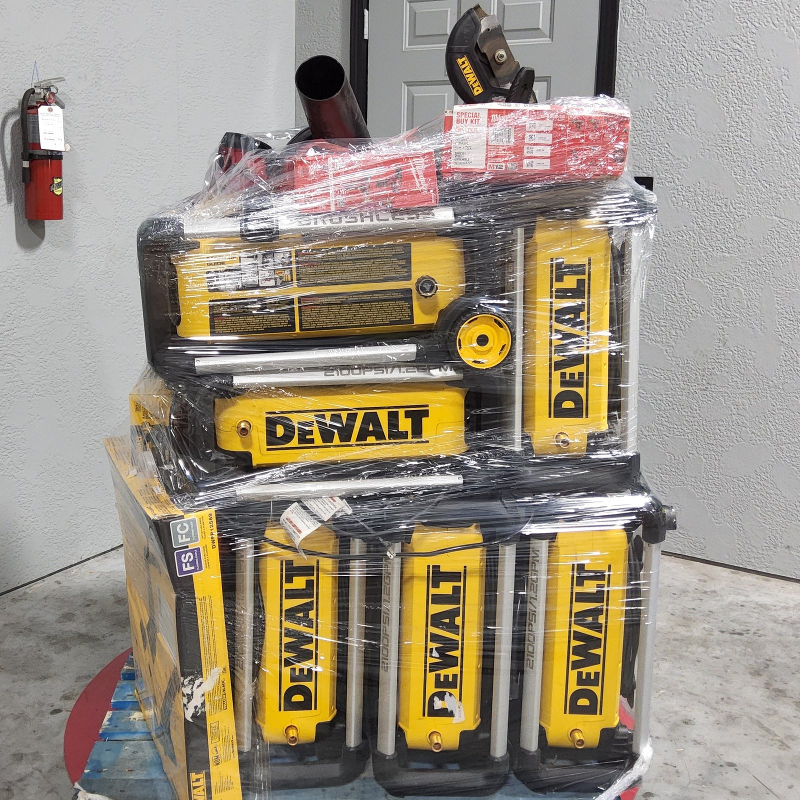 MILWAUKEE & DEWALT PALLET – LOT ID: 390125 100% Tested and Working (WITH BATTERIES AND CHARGERS) - Image 5