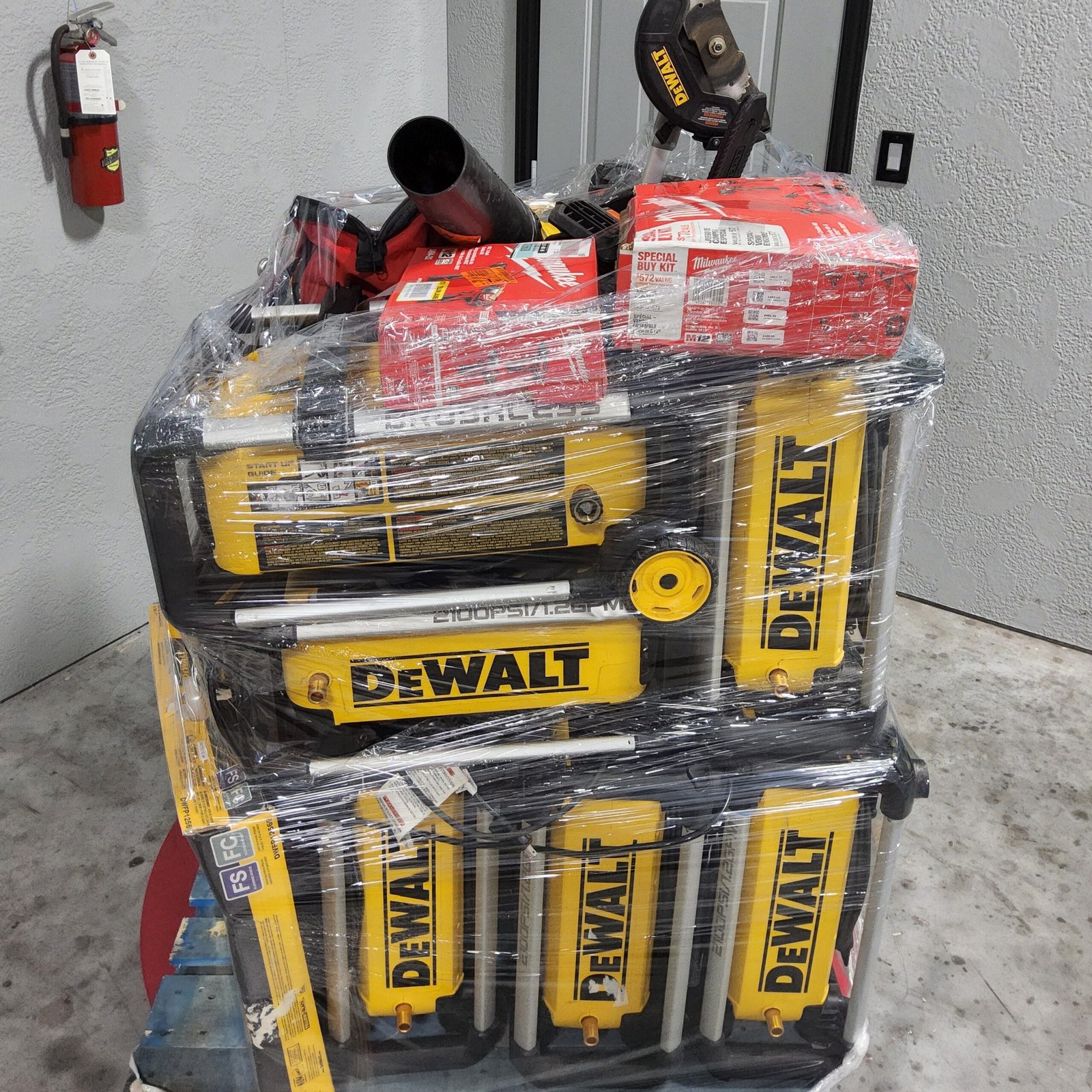 MILWAUKEE & DEWALT PALLET – LOT ID: 390125 100% Tested and Working (WITH BATTERIES AND CHARGERS) - Image 6