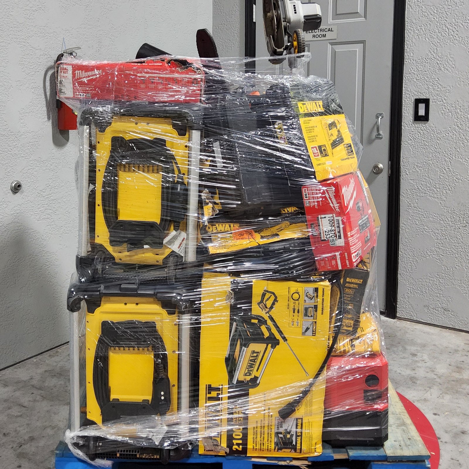 MILWAUKEE & DEWALT PALLET – LOT ID: 390125 100% Tested and Working (WITH BATTERIES AND CHARGERS) - Image 7